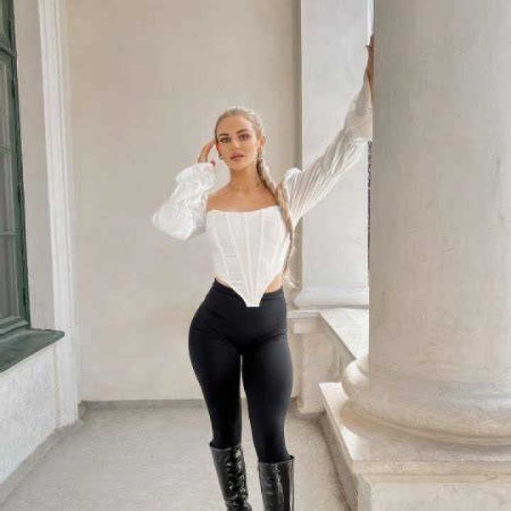 A Swedish Fitness Model's Journey to Fame, Love Life, and Career ·
