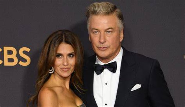 Alec Baldwin y su esposa Hilaria, le dan la bienvenida a su quinto hijo