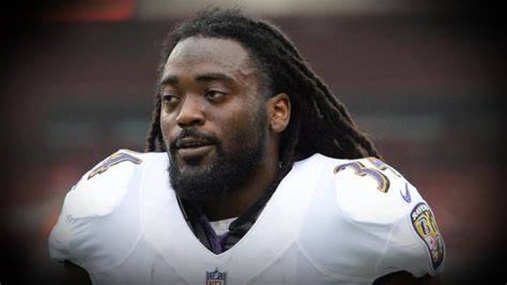 Alex Collins Former NFL star dies aged 28 after motorbike crash NFL