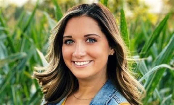 Bening Wiki, Wife, Daughter, Net Worth, Family, Salary