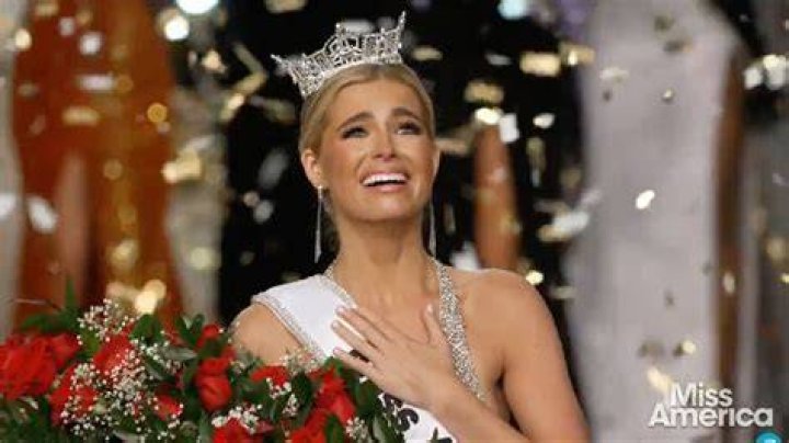 Former Miss America, Crowned in 1958, Is Auctioning Her Crown
