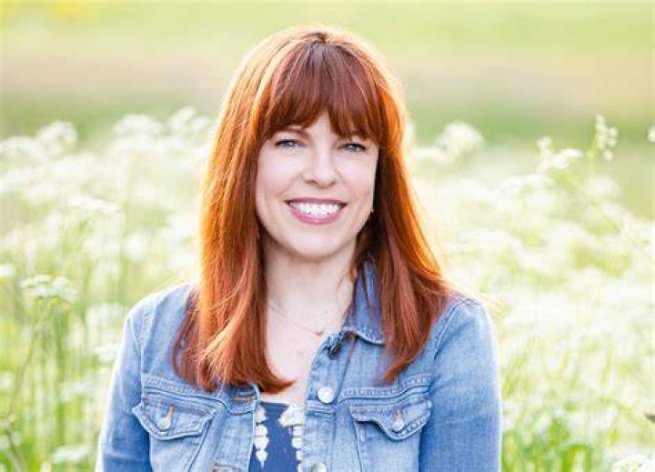 Image of Amy Bruni net worth is $800 thousand