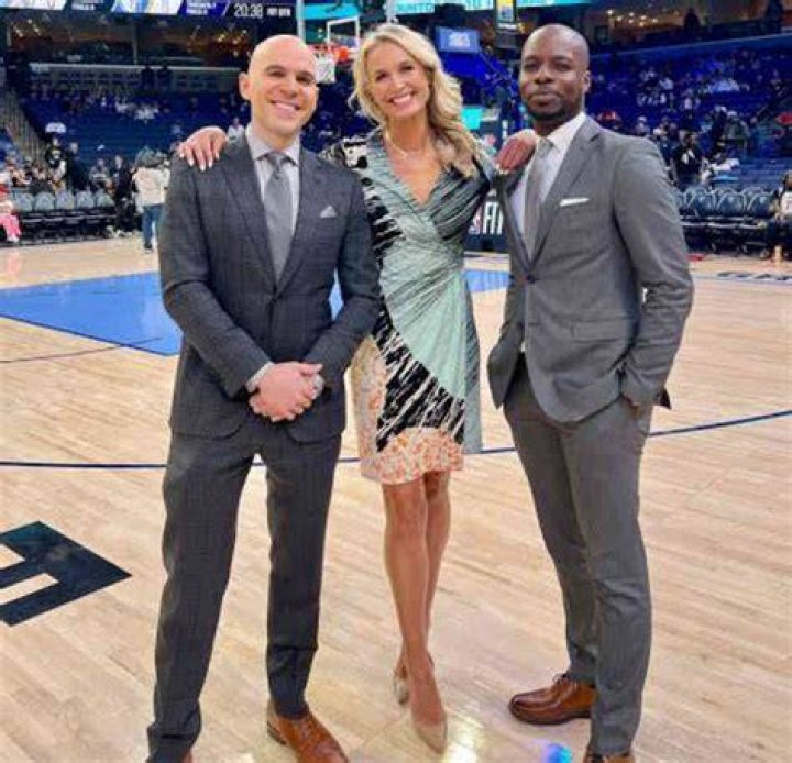 Is Sarah Kustok Married? Her Bio, Net Worth, Husband, Height, Mother