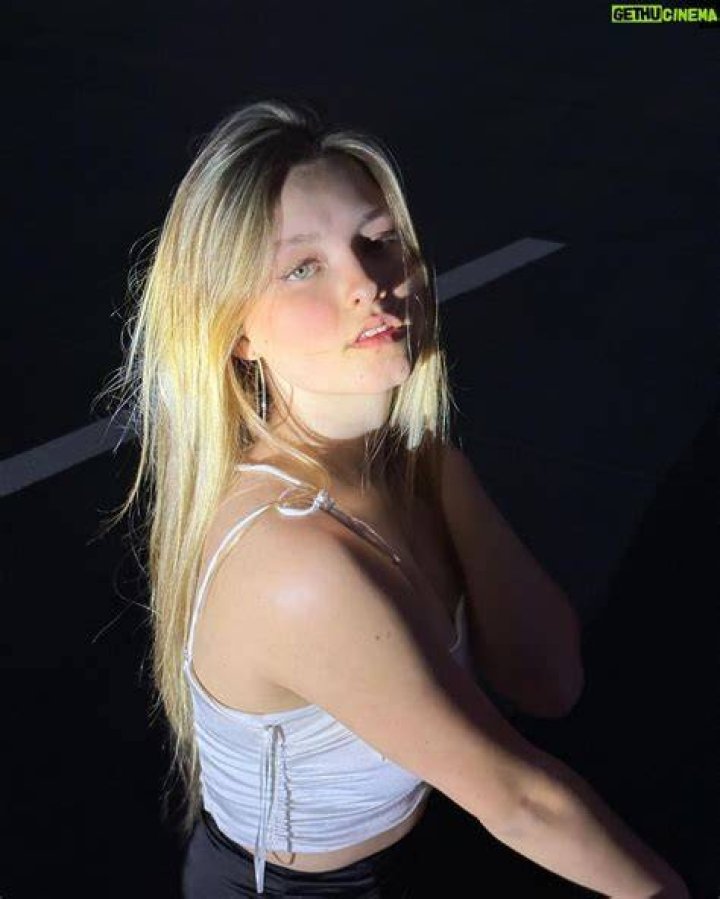 Isabella Tena Height Age Weight Measurement Wiki Bio & Net Worth