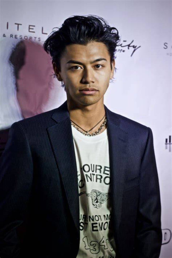 Justin Escalona ·