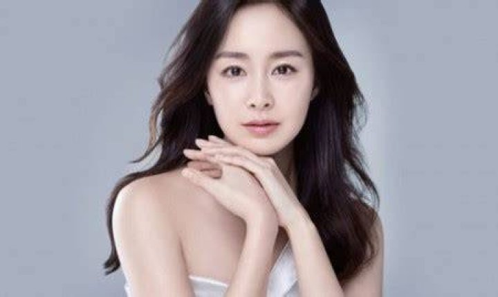 Kim tae-hee Net Worth, Married, Husband, Children, Movies, Facts ·