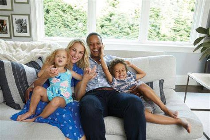 Lindsay Czarniak Bio, Facts, Family Life of TV Anchor