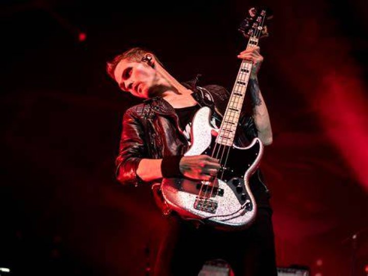 Mikey Way and his new fianc&eacute;, Sarah. The pictures are all over tumblr