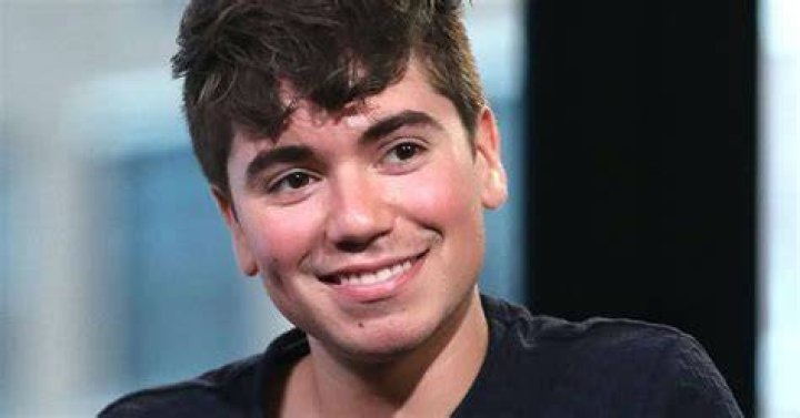 Noah Galvin- Wiki, Biography, Age, Height, Net Worth, Relationship