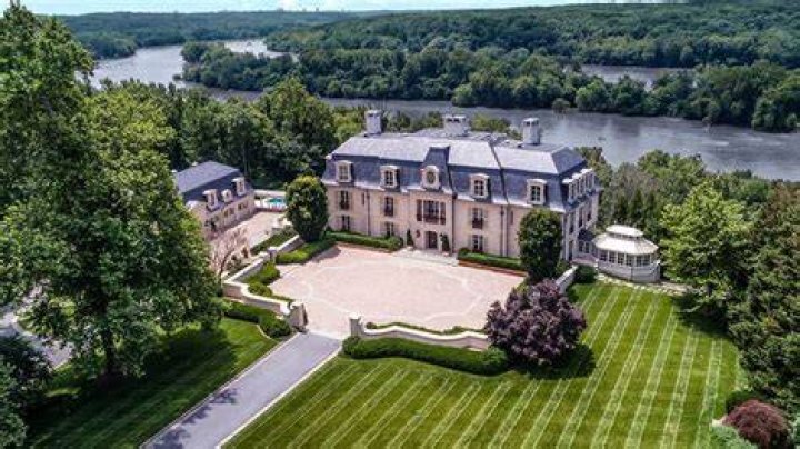 Revealed! Raymond Huger: old Potomac mansion, his new Great Falls house and the reason of their relo