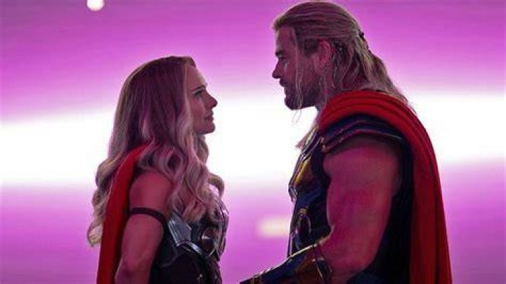 The sacrifice Chris Hemsworth made to kiss Natalie Portman in Thor
