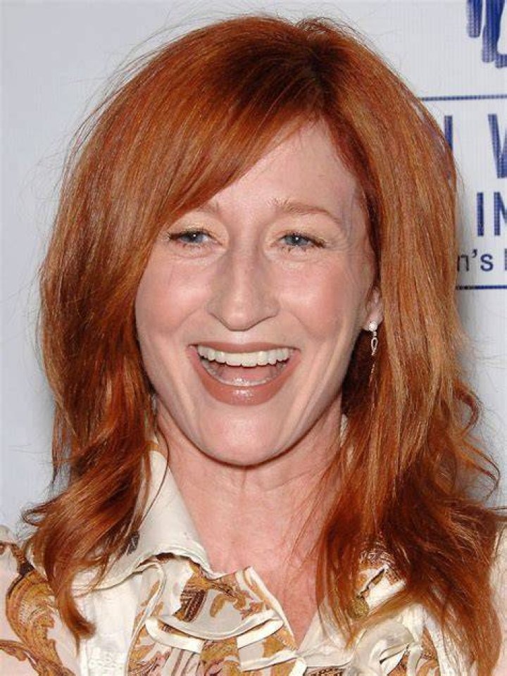 Vicki Lewis Bio, Age, Height, Family, Husband, NewsRadio, Movies and TV Shows ·
