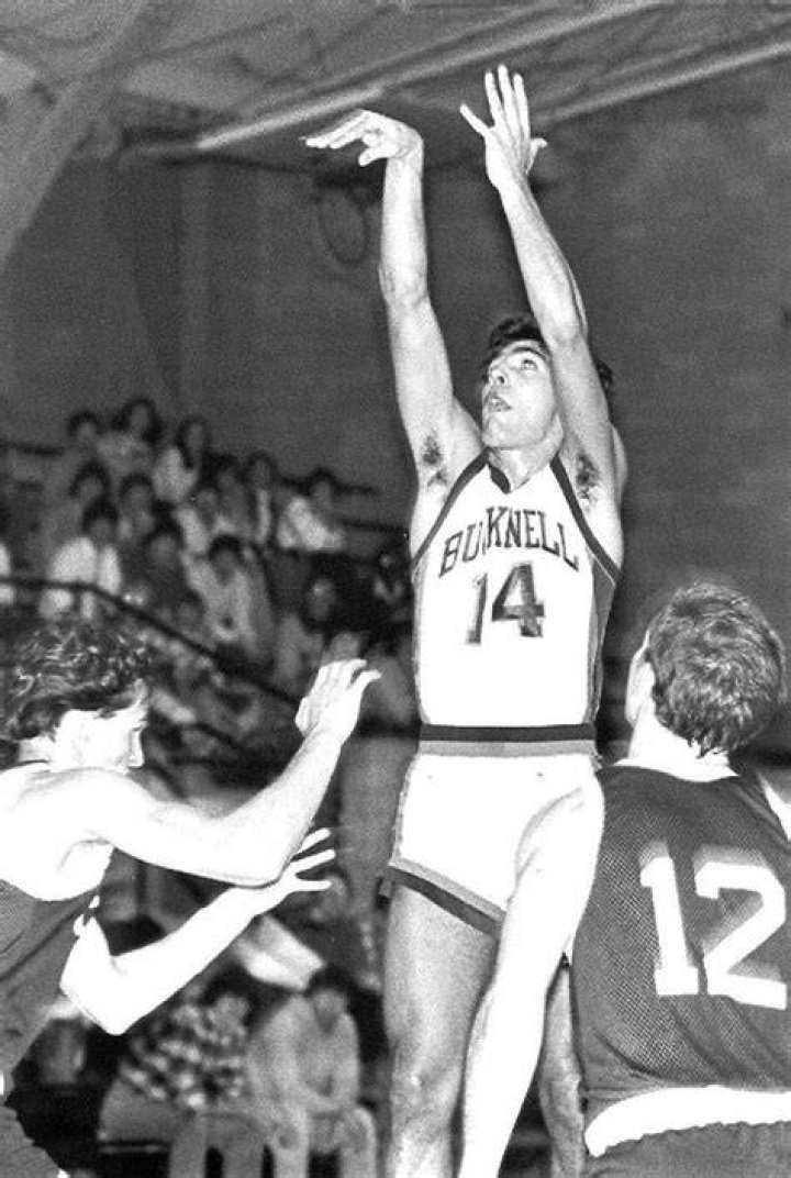 Where did Jay Wright go to college? Did Jay Wright play basketball at Bucknell?