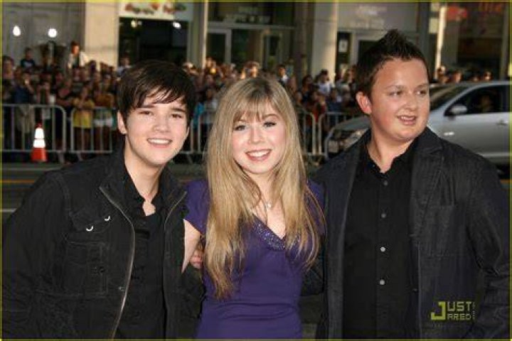 Who is Jennette McCurdy's brother Scott McCurdy?