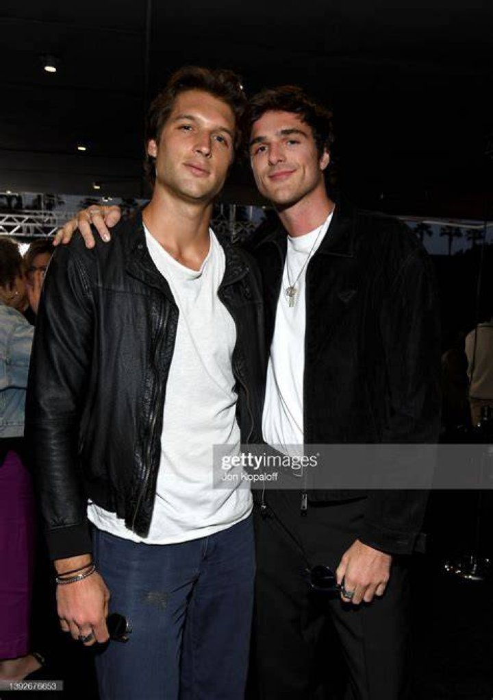Who is Zak Steiner Dating Now ·