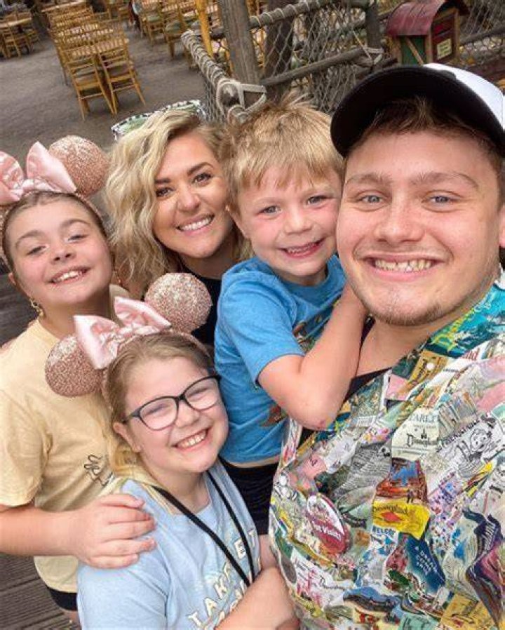 Zachariah Smith Bio, Age, Parents, Wife, Children, Net Worth ·